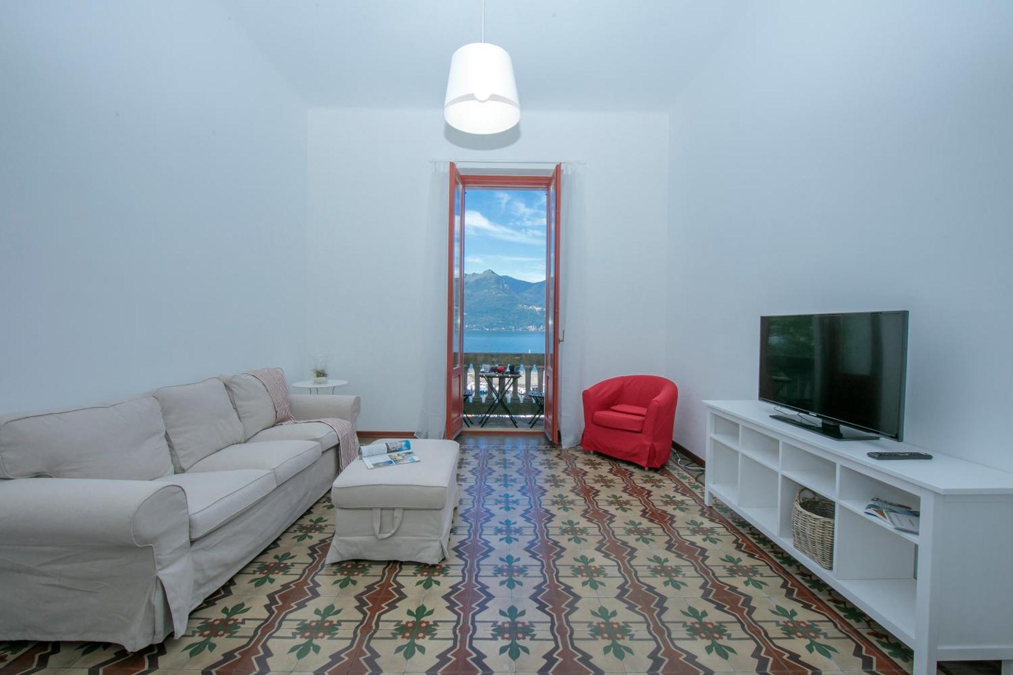 Residenza Oleandro Lake View Luino Center Exterior foto