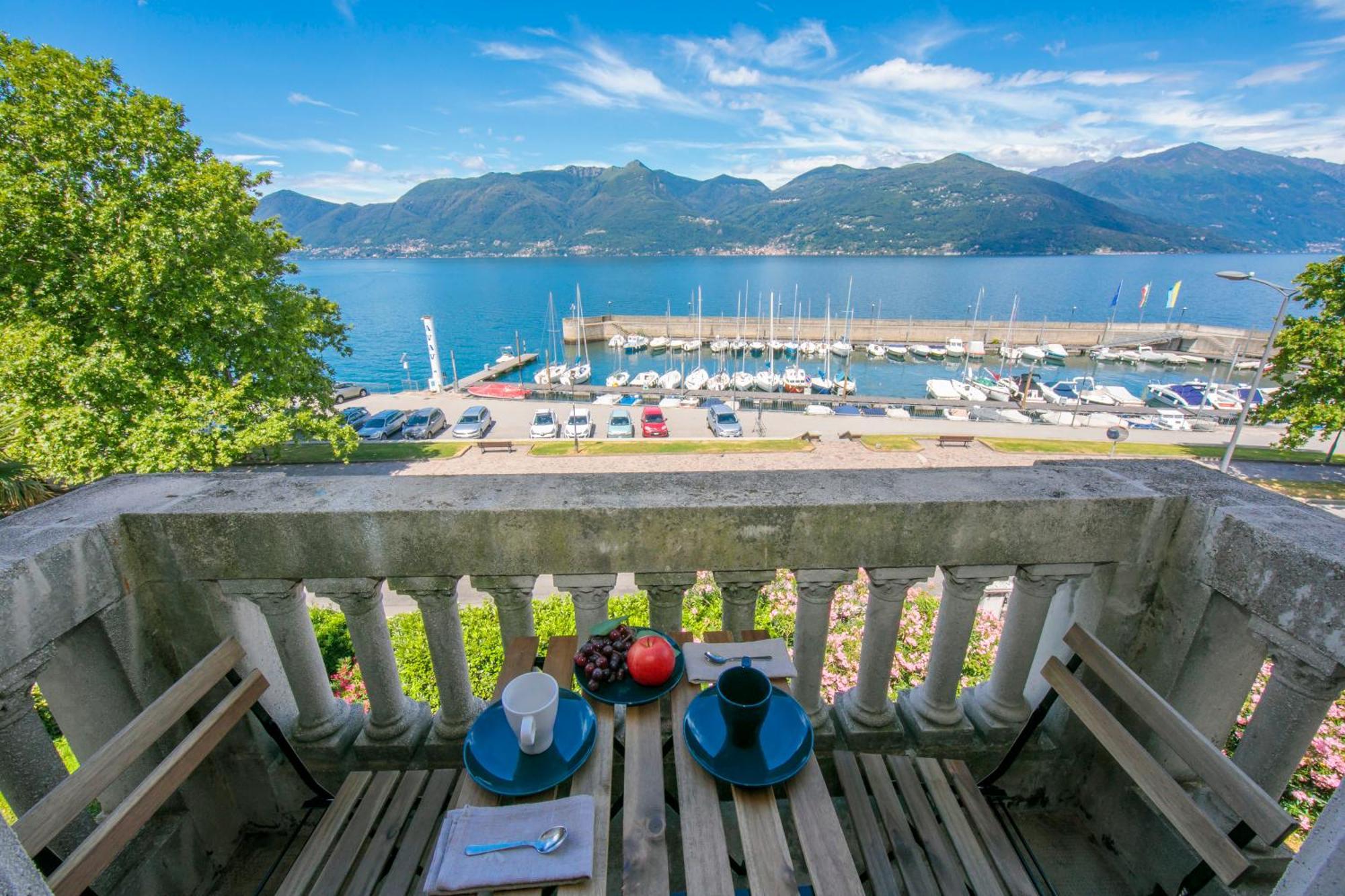 Residenza Oleandro Lake View Luino Center Exterior foto
