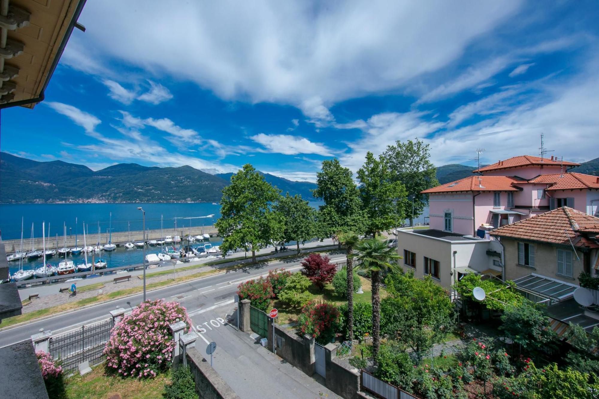 Residenza Oleandro Lake View Luino Center Exterior foto